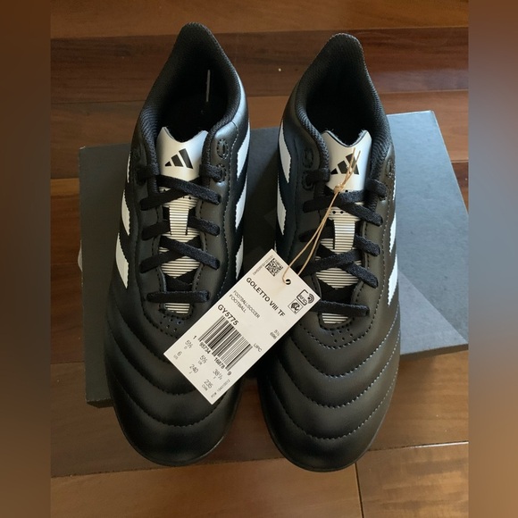 NEW Adidas Football/Soccer Shoes M/6 W/7 Unisex good for men,woman,kids - Picture 2 of 7
